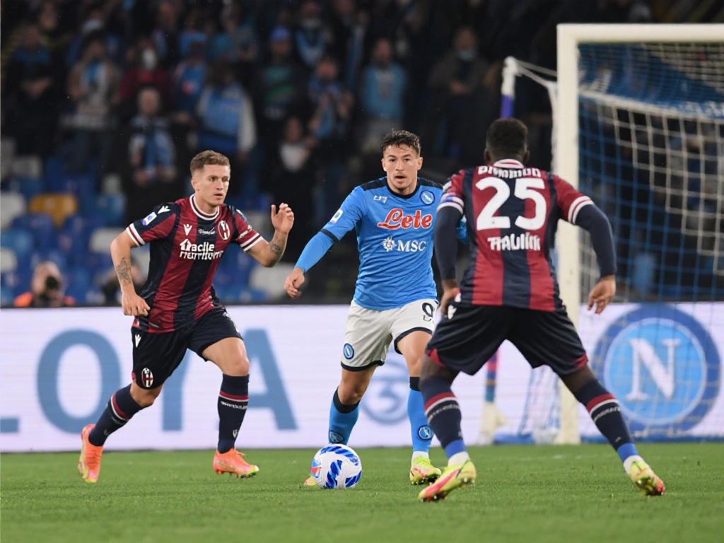 意甲激战：那不勒斯1-1博洛尼亚距榜首仅3分